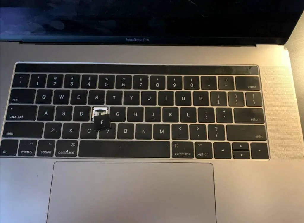 cleaning keyboard on macbook pro